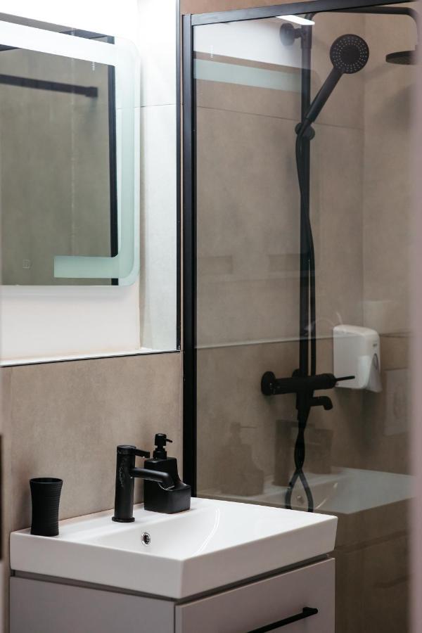 L&V Family Studio Apartment Sinaia Bagian luar foto