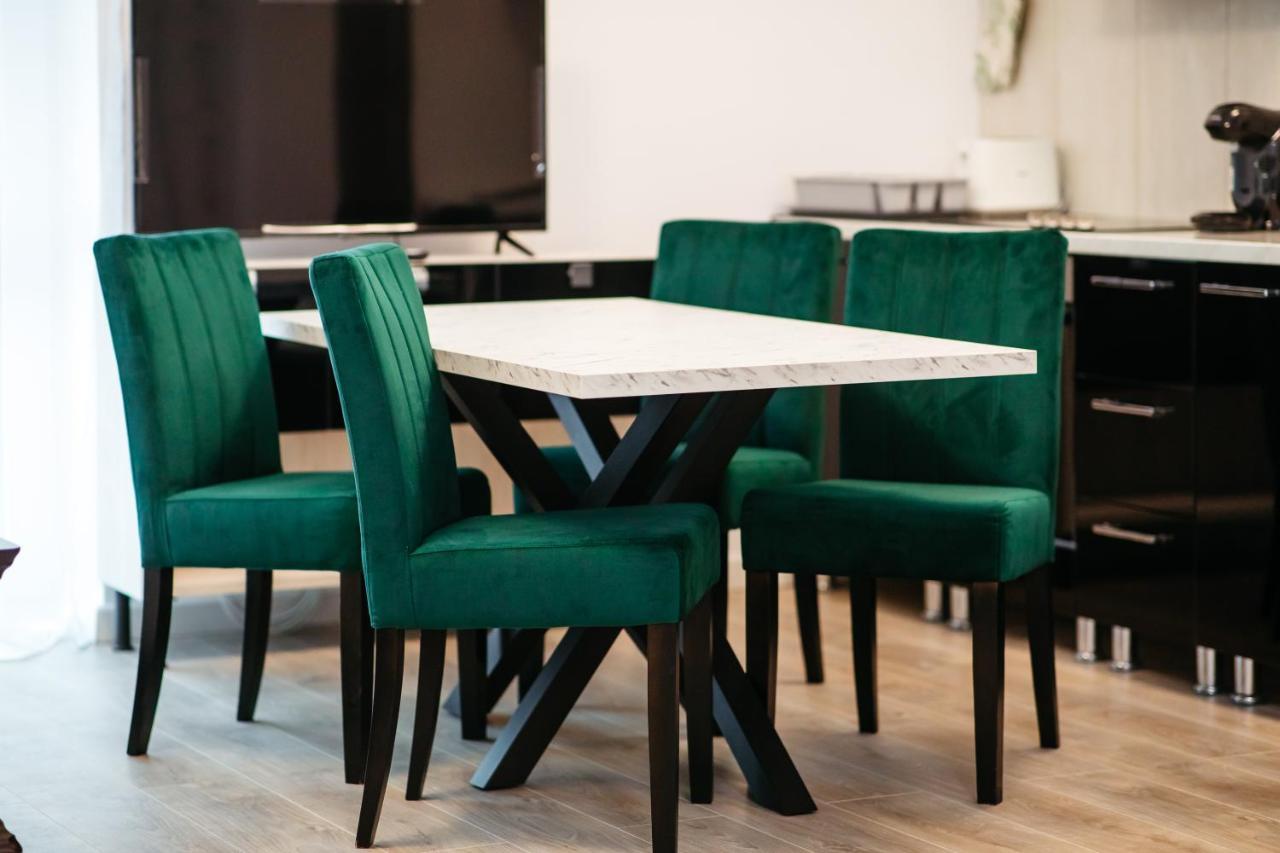 L&V Family Studio Apartment Sinaia Bagian luar foto