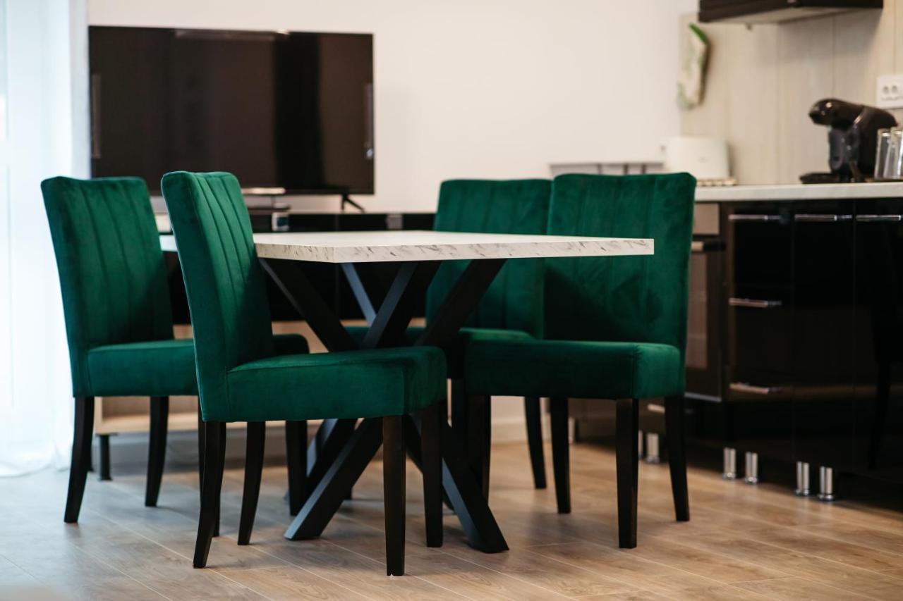 L&V Family Studio Apartment Sinaia Bagian luar foto